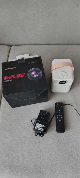 Projektor Isinbox x8