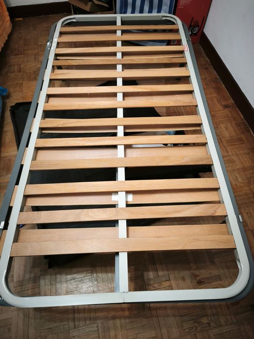 Vendo 2 colchões e somelier solteiro