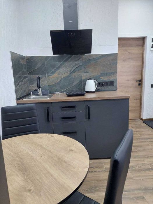 Кімната-студія подобово з власною кухнею