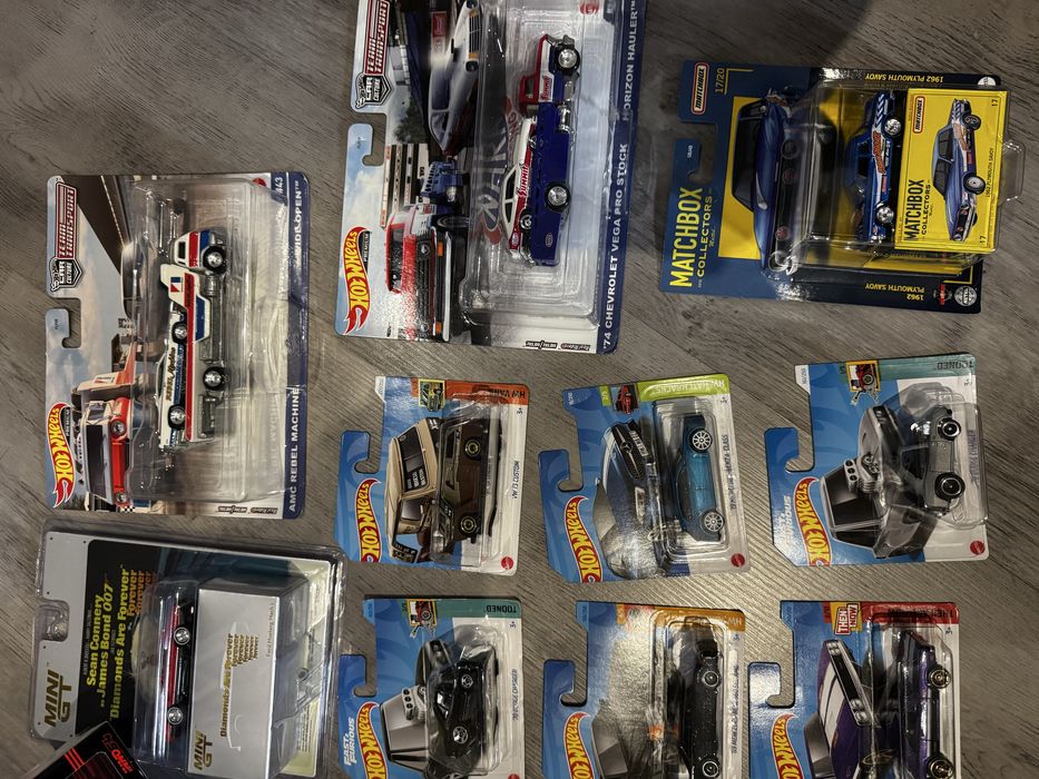 Kolekcja modeli w skali 1/64 Hot Wheels i inne