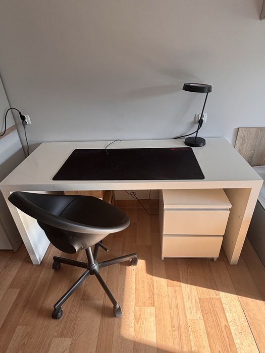 Biurko i szafka nocna ikea malm + krzesło obrotowe z Ikei