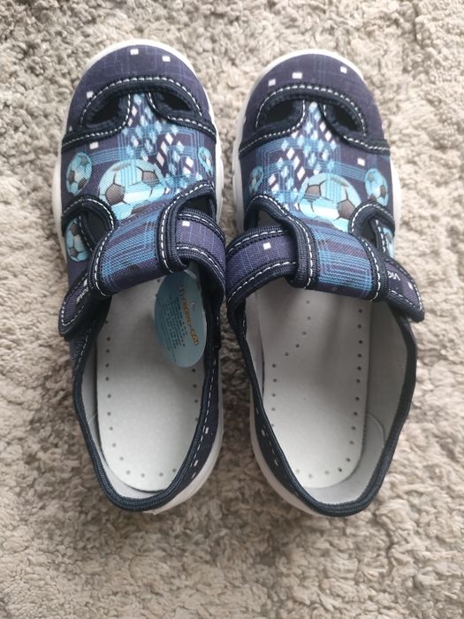 Nowe kapcie / buty chłopięce VIGGAMI 31