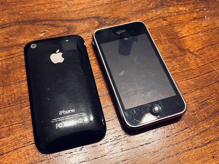 Apple iPhone 3G 3GS 8GB A1303 A1241 Zestaw dwa Retro telefony 2000s