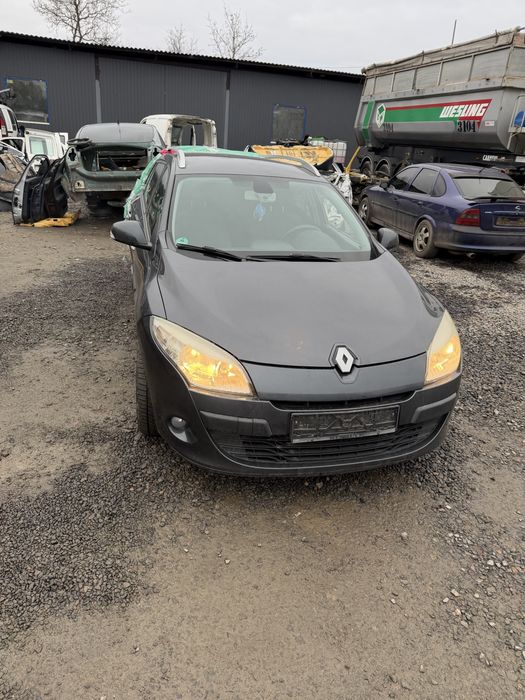Передній бампер Renault Megane 3 TEB66