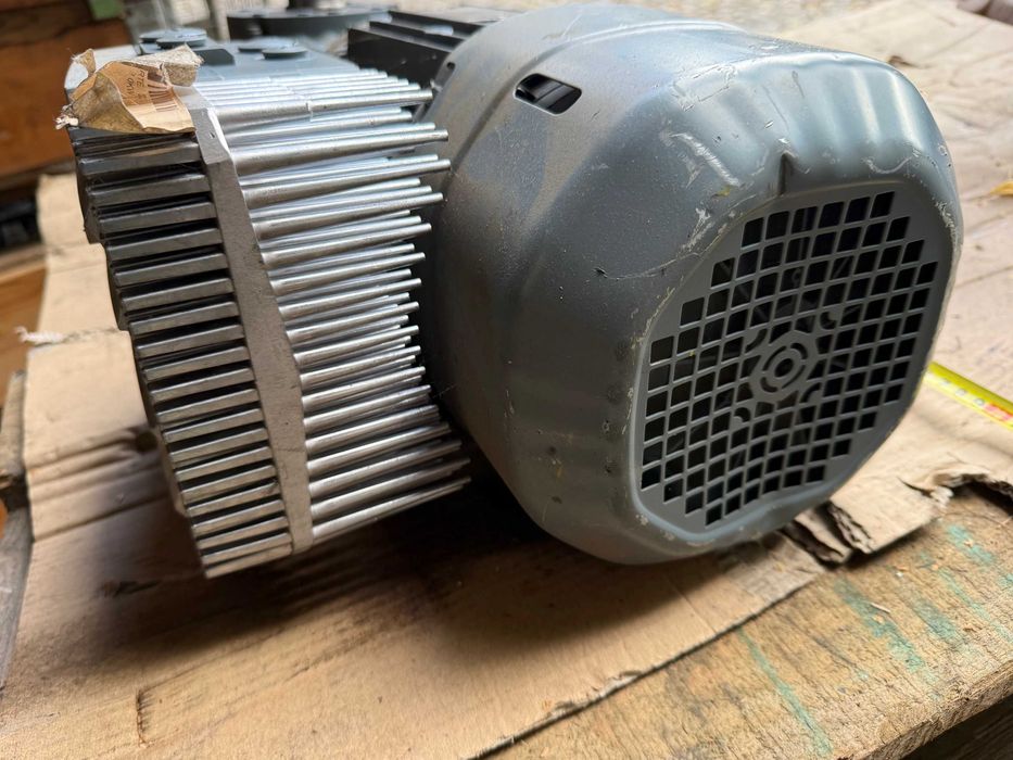Motoreduktor, silnik sew z falownikiem 1,5 kw 12 do 58 obrotów
