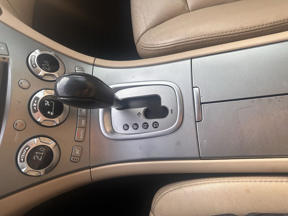 Субару Трібека 2008 року