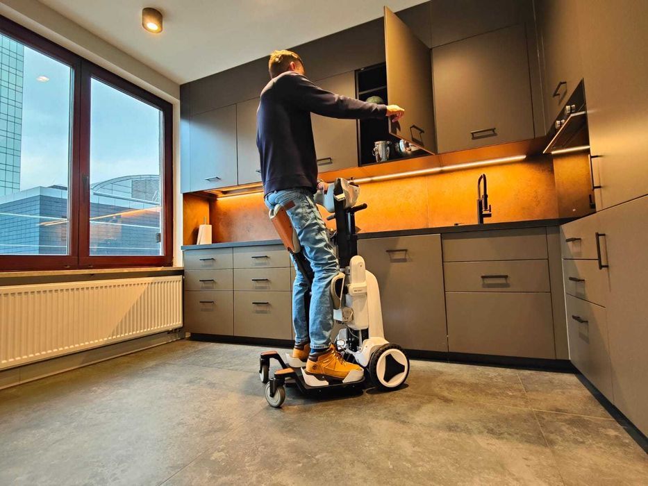 Wózek inwalidzki elektryczny z funkcją pionizacji, Pionizator elektryczny dla niepełnosprawnych Robooter XZ Droid Smart DARMOWA PREZENTACJA