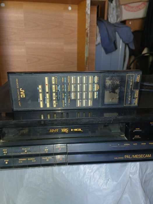 Відеомагнітофрн JVC HR-D750E стерео