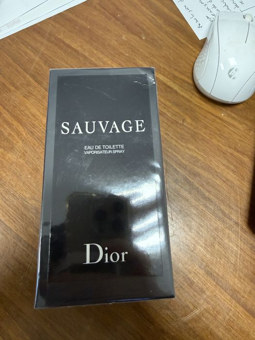 Dior Sauvage Eau de Toilette 100 ml, novo e selado, nunca utilizado.