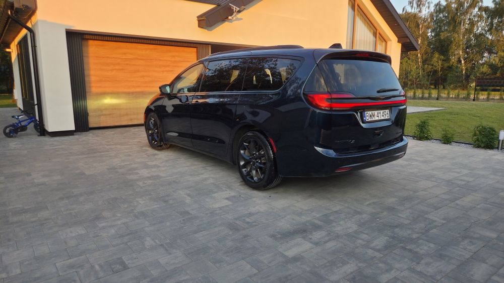 Chrysler pacifica limited S 2023 odkurzacz panorama jak nowy