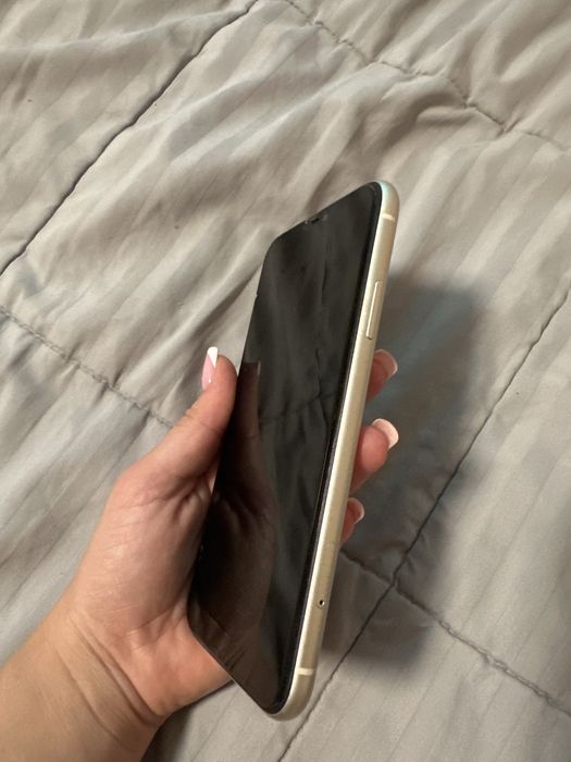 iPhone 11 в хорошому стані