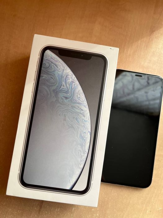Телефон iPhone XR