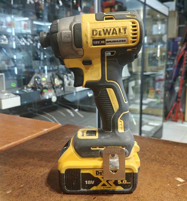 Oryginalna zakrętarka Udarowa DeWalt DCF887/ Akumulator 18V 5.0Ah/ Stan BDB
