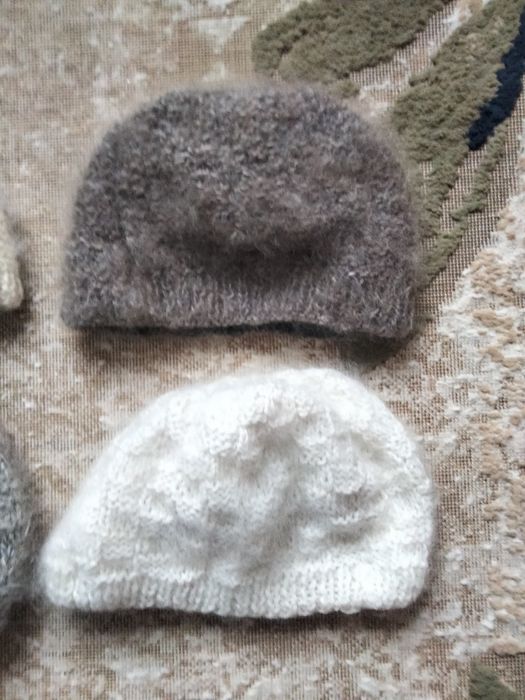 Продам женские вязаные шапки из козьего пуха
