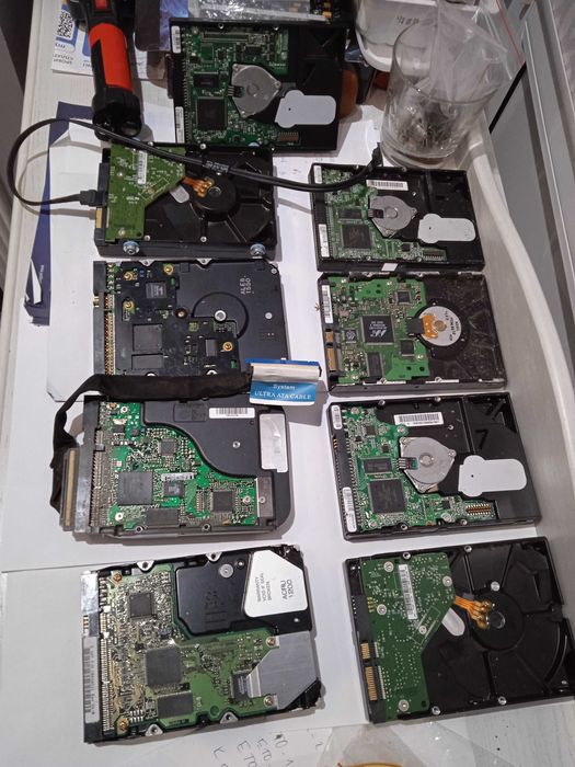 Колекція з восьми HDD