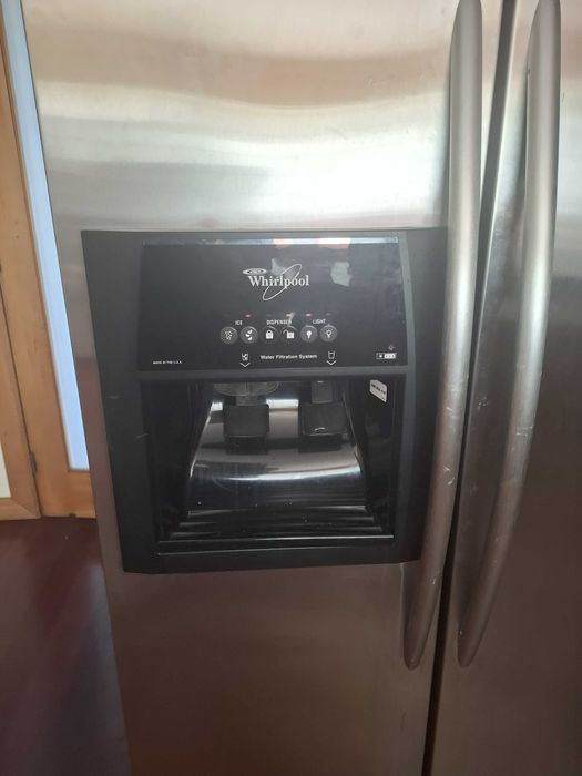 OPORTUNIDADE! Frigorífico Americano Whirlpool, dispensador água e gelo