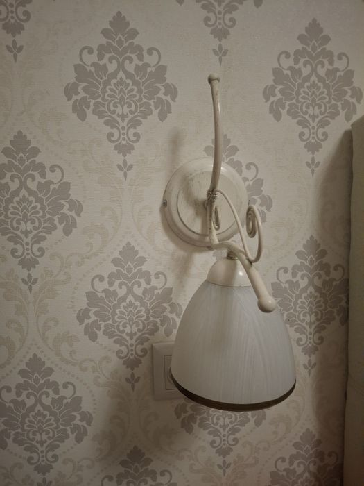 Люстра та бра в спальню