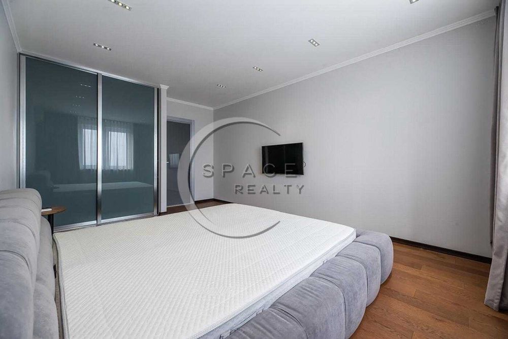 Оренда 3-кімнатної квартири 100 м2 з інвертором на 10кВт - Науки 55а