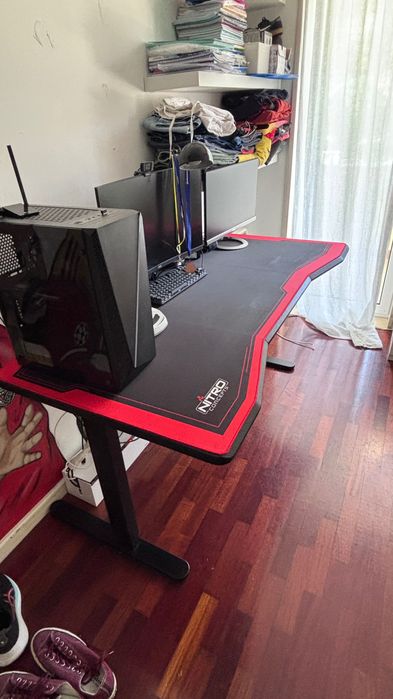 Pack Gaming: Secretária Nitro Concepts XL (170x70cm) + Cadeira NPlay