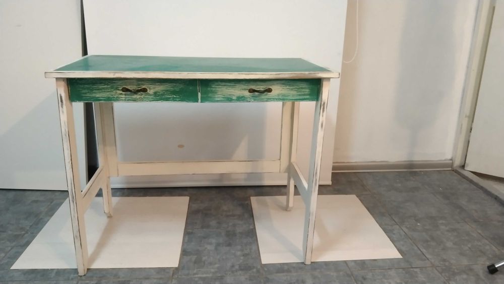 biurko / mały stolik / stół z szufladami