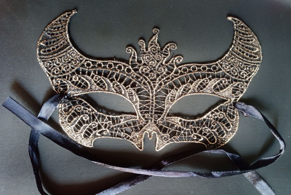 Маска карнавальна