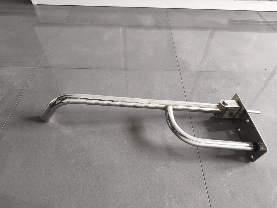 Barra articulada de fixação à parede para WC em aço inoxidável.