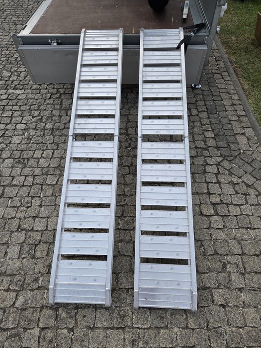 Atrelado de Carga EDUARD | Plataforma 2.50m x 1.50m | 1100kg Carga Útil, com rampas em alumínio.