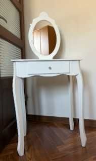 Urocza toaletka dla dziewczynki.