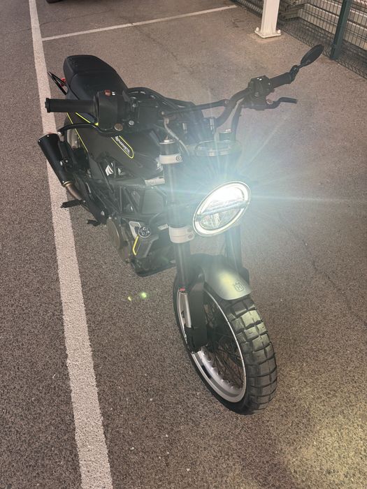 Husqvarna Svartpilen 401