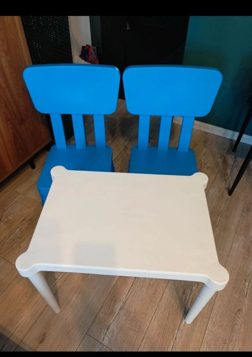 Zestaw dziecięcy stolik + dwa krzesełka Ikea Mammut