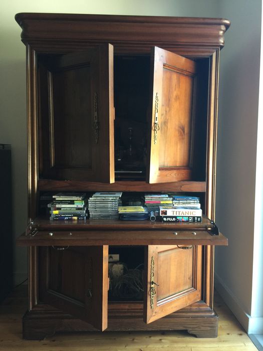 Garrafeira em castanho