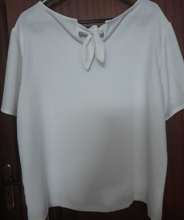 Blusa branca com botões pretos - Tamanho L/ML