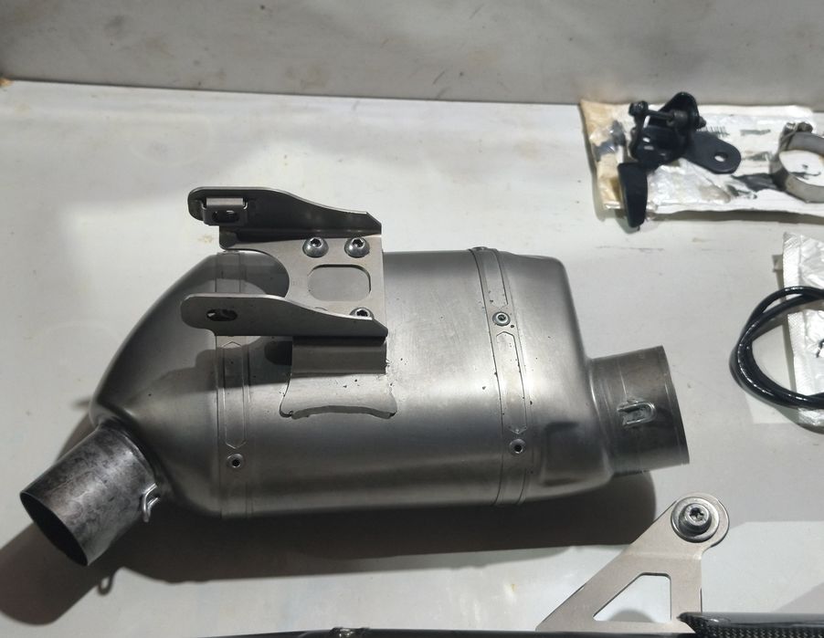 Akrapovic  euro 5 Yamaha R7  / MT 07