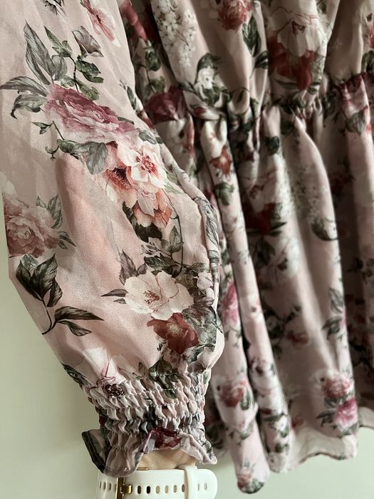 Elegancka sukienka w kwiaty r. 38 Mohito