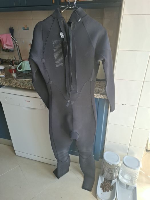 Fato surf Xcel tamanho M 4/3