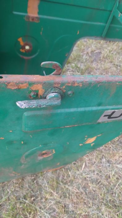 Maska grill atrapa ursus C-360 przód zamek