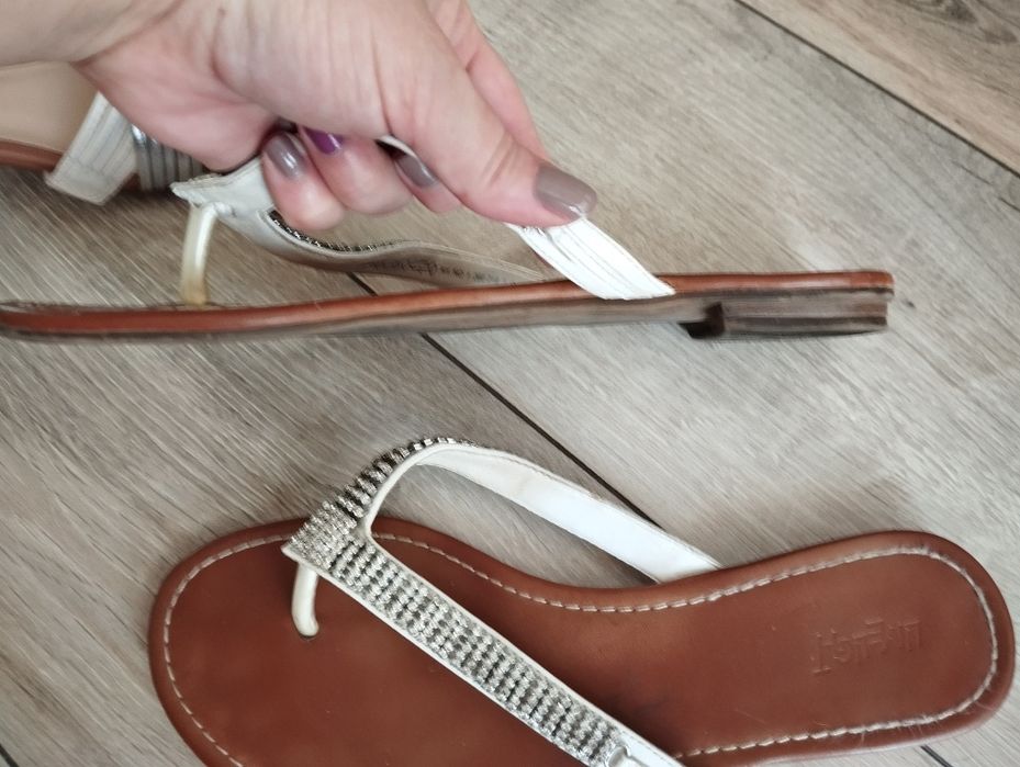 Klapki białe japonki sandały 40