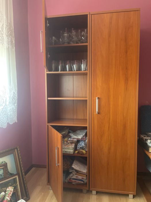 Dwie kolumny szafkowe