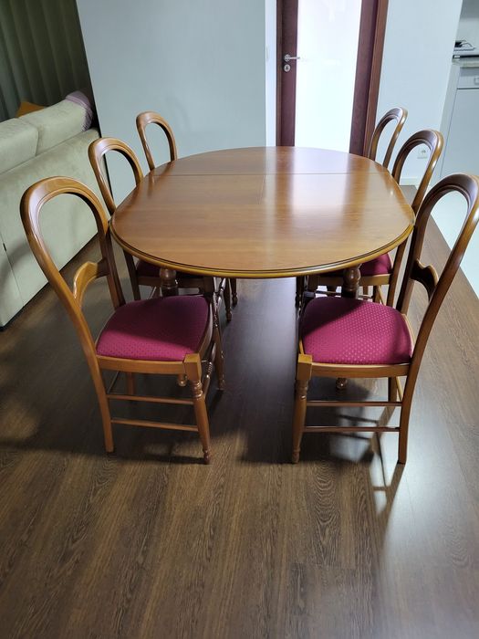 Vendo mesa extensível com 6 cadeiras