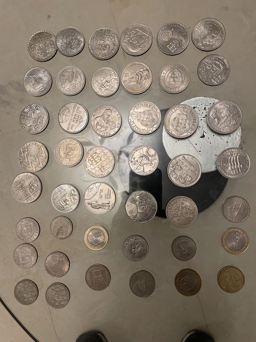 44 Moedas de escudo - coleçāo - raras