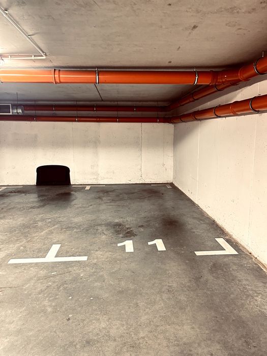 Do wynajęcia miejsce postojowe w hali garażowej  ul. Piękna 25F, 25 G