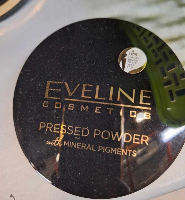 Puder sypki eveline nowy