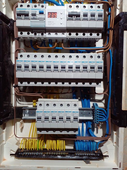 Послуги електрика, електромонтаж.