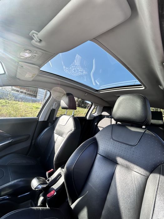 Peugeot 2008 1.6 hdi allure