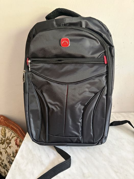 Plecak duzy pojemny dobrze odszyty cena 34zl  wysokosc 44 cm