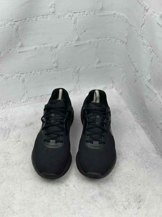 Чоловічі чорні спортивні кросівки Nike Revolution 42.5p