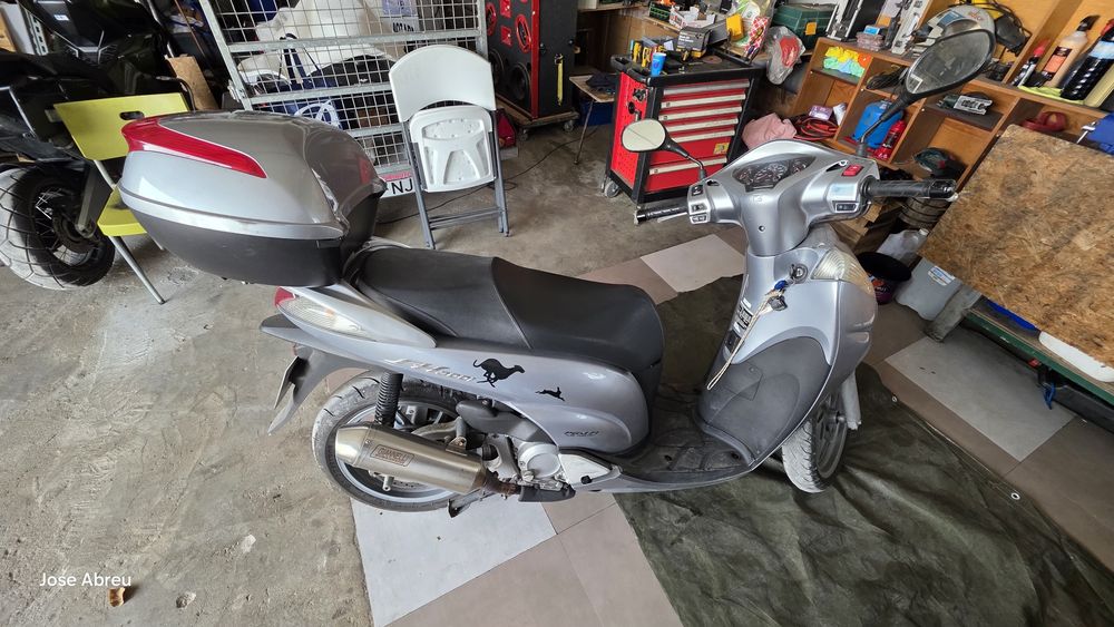 Honda SH 300i scooter muito boa kilometros reais