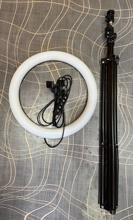 Лампа кільцева із стійкою тримачем