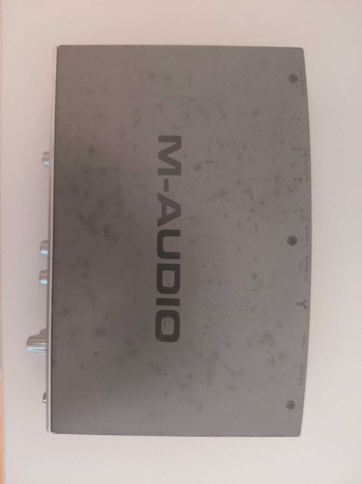 Interface de Áudio M-Audio FireWire 410 (Estúdio / Produção)