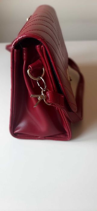 Czerwona piękna bardzo elegancka torebka